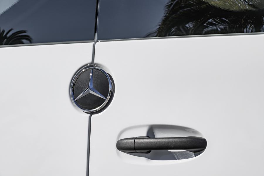 Детали экстерьера Mercedes-Benz Sprinter Panel Van 2018 года  (WW) (фото 6 из 23)